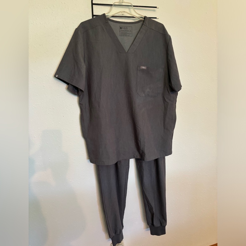 Figs technical collection short sleeve xl top L tall pants SET